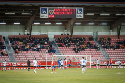 En Numancia celebra el 25 aniversario de Los Pajaritos con una victoria ante la Segoviana.