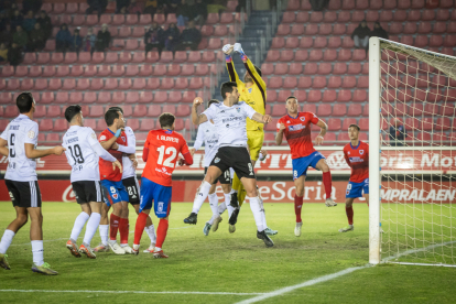 En Numancia celebra el 25 aniversario de Los Pajaritos con una victoria ante la Segoviana.