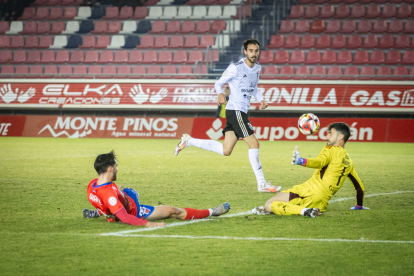 En Numancia celebra el 25 aniversario de Los Pajaritos con una victoria ante la Segoviana.