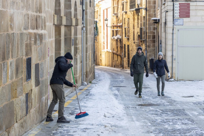 Dos días después, la nieve y el hielo siguen presentes en las calles