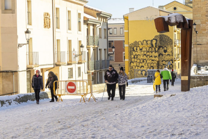 Dos días después, la nieve y el hielo siguen presentes en las calles