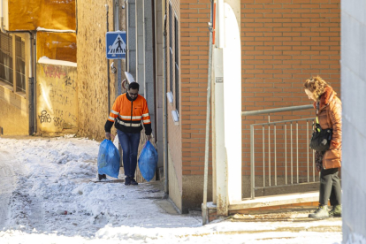 Dos días después, la nieve y el hielo siguen presentes en las calles