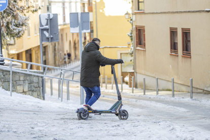 Dos días después, la nieve y el hielo siguen presentes en las calles