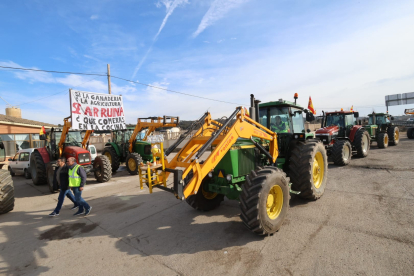 La tractorada es ajena a organizaciones agrarias y políticas, según los convocantes.