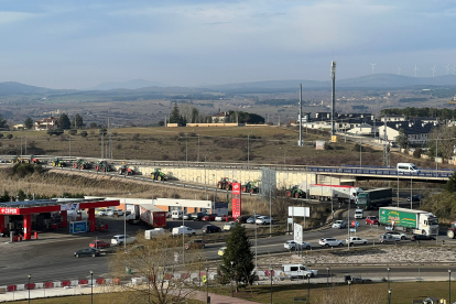 La tractorada es ajena a organizaciones agrarias y políticas, según los convocantes.