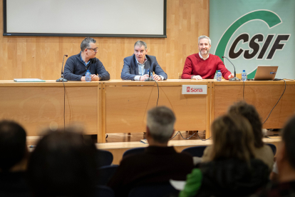 Reunión del Consejo Sindical de Csif Soria con el presidente autonómico, Benjamín Castro (centro).