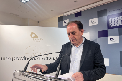 El presidente de la Diputación, Benito Serrano, en rueda de prensa.