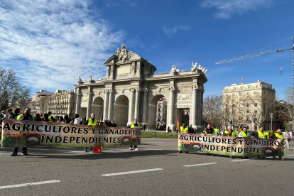 La protesta ya se ha dejado ver y oír en puntos como la Puerta de Alcalá.
