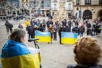 La plaza Mayor de Soria acogió la concentración para no olvidar la situación en Ucrania.
