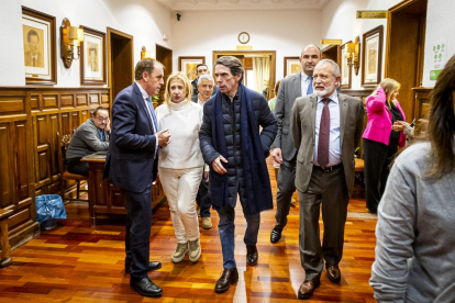 Encuentro del ex-presidente del Gobierno en Diputación