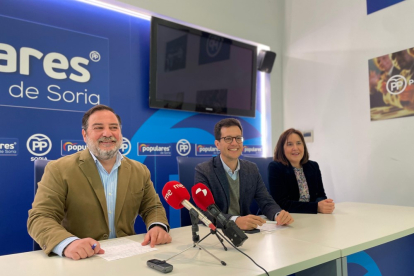 Hernando, Cabezón y Rubio en la sede del PP de Soria.