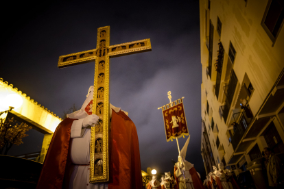 La Cofradía de la Flagelación celebra su procesión de Lunes Santo.