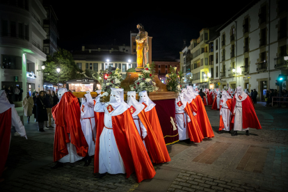 La procesión del Encuentro de Soria con la Cofradía de la Oración en el Huerto y la de la Flagelación.