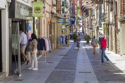 Una de las calles comerciales del centro de Soria
