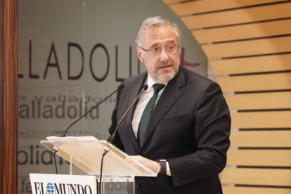 El presidente de las Cortes, Carlos Pollán clausura el foro 'Somos Castilla y León'.