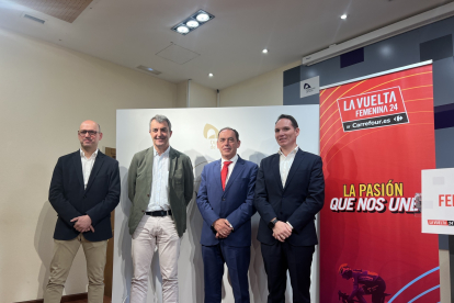Soria, Guillén, Serrano y García en la presentación de la Vuelta Ciclista Femenina.