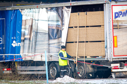 Camión cargado de material de una de las empresas más potentes de la provincia.