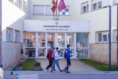 Puerta principal del Campus Universitario de Soria