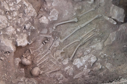 Restos humanos encontrados en el cerro de San Cristóbal de Las Cuevas de Soria (Edad de Hierro, siglos VI-IV a.C.)