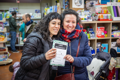 Los comerciantes de la calle Ramillete de Soria celebraron el Día del Libro acercando la cultura y la artesanía a la gente.