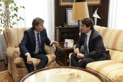 Encuentro entre Mañueco y Mínguez en una visita del presidente de la Junta a Soria en 2020.