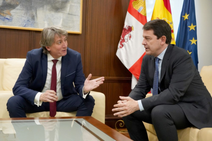 Carlos Martínez Mínguez y Alfonso Fernández Mañueco en la reunión mantenida este miércoles.