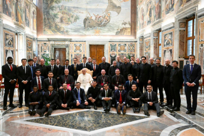 Foto de familia de la audiencia en el Vaticano.
