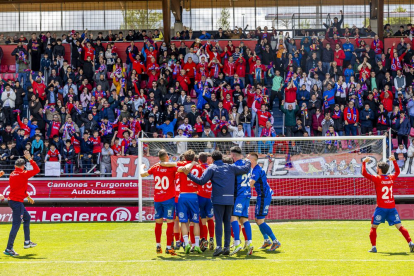 Los rojillos están líderes y acarician el ascenso directo