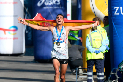 Ibrahim Chakir como ganador del Nacional de Maratón.