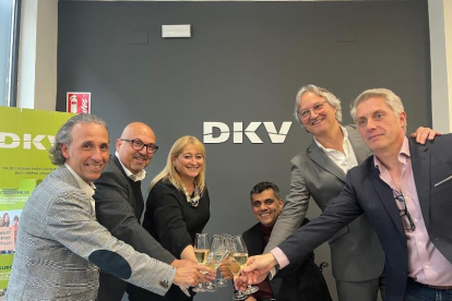 Directivos de DKV en la inauguración en Soria.