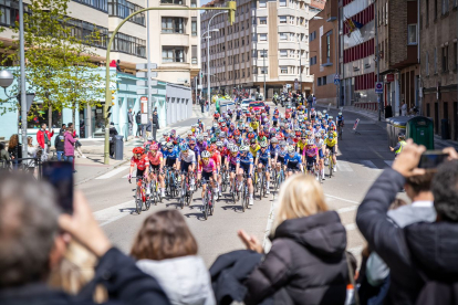 La ronda ciclista circulando por el centro de la capital.