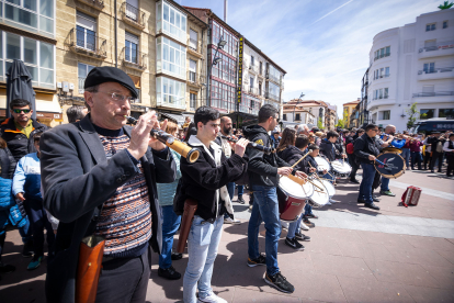 Las dulzainas ponen la banda sonora a Soria en la previa del Catapán.