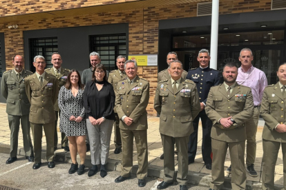 Foto de grupo con el Coronel Lidón en la Subdelegación de Defensa de Soria.
