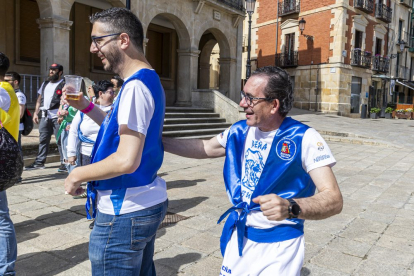 El acto reúne a los componentes de las 6 peñas de San Juan