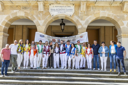 El acto reúne a los componentes de las 6 peñas de San Juan