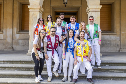 El acto reúne a los componentes de las 6 peñas de San Juan