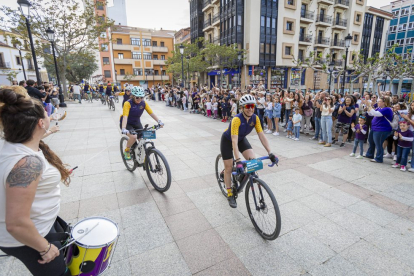 Las ciclistas recibieron una gran acogida a su llegada