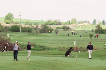 El río Morón atraviesa una parte del Club de Golf La Dehesa de Morón.