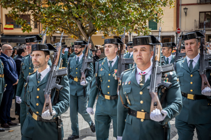 Desfile de guardias civiles en Almazán (Soria).