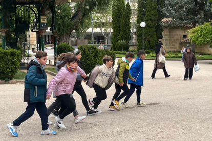 Participantes del programa de educación ambiental, en la Dehesa. - HDS