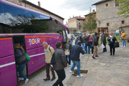 Molinos de Duero acoge a visitantes de pueblos de las otras ocho provincias de Castilla y León en un día de celebración y exaltación de los vínculos autonómicos.