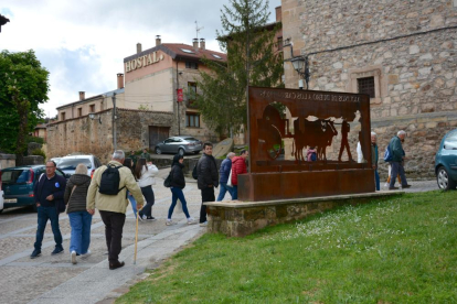 Molinos de Duero acoge a visitantes de pueblos de las otras ocho provincias de Castilla y León en un día de celebración y exaltación de los vínculos autonómicos.