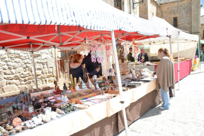 Molinos de Duero acoge a visitantes de pueblos de las otras ocho provincias de Castilla y León en un día de celebración y exaltación de los vínculos autonómicos.