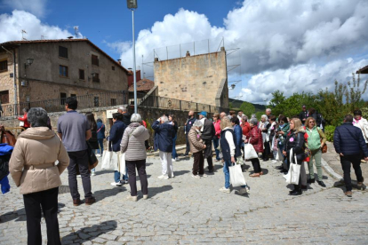 Molinos de Duero acoge a visitantes de pueblos de las otras ocho provincias de Castilla y León en un día de celebración y exaltación de los vínculos autonómicos.