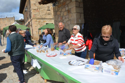 Molinos de Duero acoge a visitantes de pueblos de las otras ocho provincias de Castilla y León en un día de celebración y exaltación de los vínculos autonómicos.