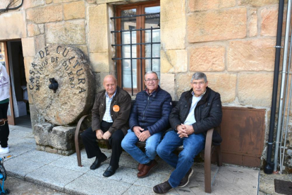 Molinos de Duero acoge a visitantes de pueblos de las otras ocho provincias de Castilla y León en un día de celebración y exaltación de los vínculos autonómicos.