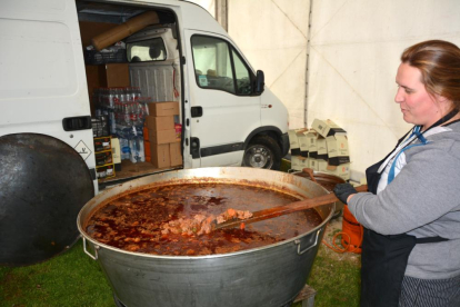 Molinos de Duero acoge a visitantes de pueblos de las otras ocho provincias de Castilla y León en un día de celebración y exaltación de los vínculos autonómicos.