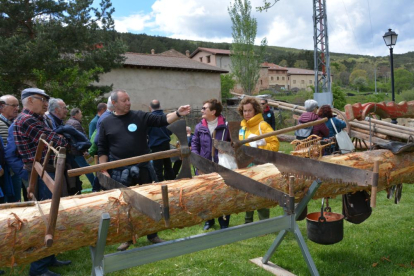 Molinos de Duero acoge a visitantes de pueblos de las otras ocho provincias de Castilla y León en un día de celebración y exaltación de los vínculos autonómicos.