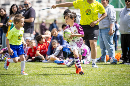 Los más pequeños aficionados al rugby han disfrutado en Soria de un torneo de canteras.