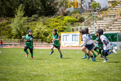 Los más pequeños aficionados al rugby han disfrutado en Soria de un torneo de canteras.